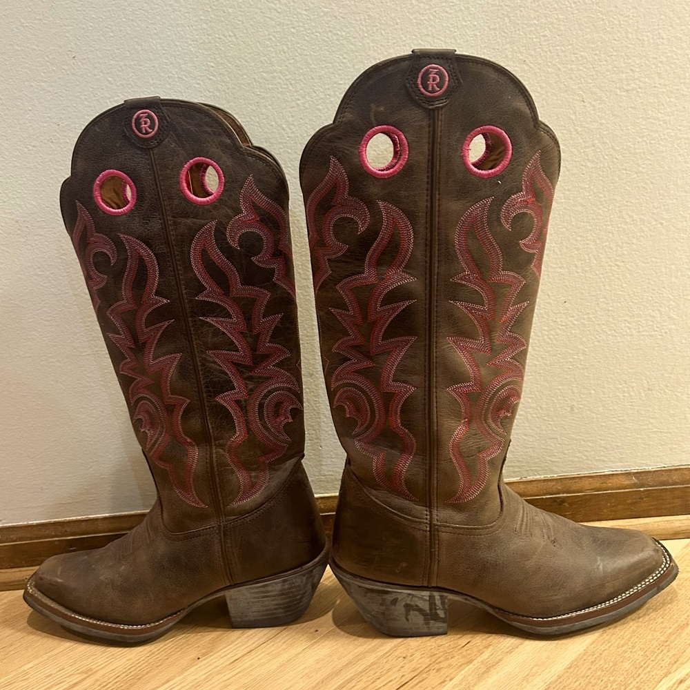 Size 9B Tony Lama Women’s Cowboy Boots